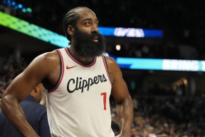 爱游戏体育-关于哈登回归赛场，突破纪录首场状态亮眼，G2观众沸腾！的信息