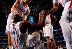 爱游戏体育-浓眉哥重要时刻出色防守，篮网带队取胜！